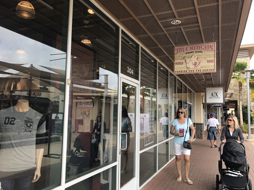 ワイケレプレミアムアウトレット